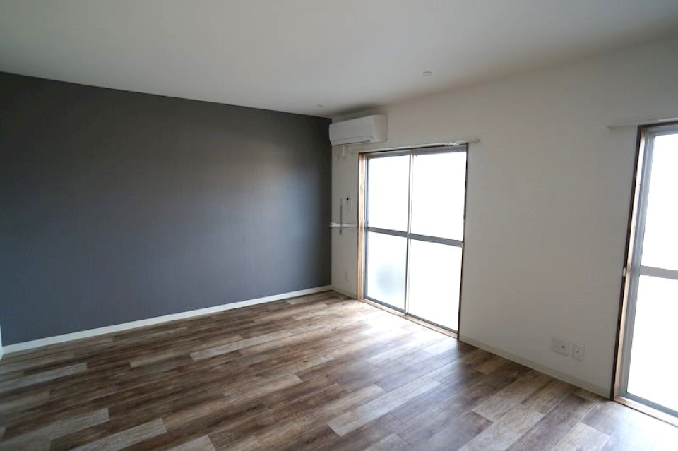 落ち着いた11.4帖の洋室。