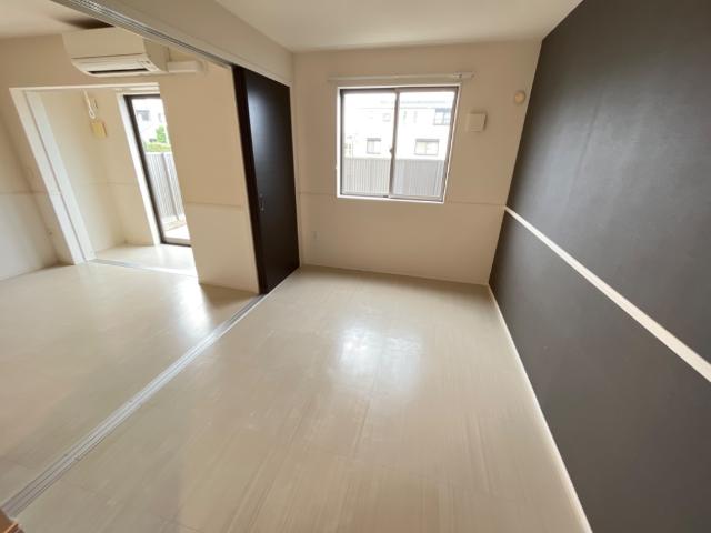 LDKの横には寝室5.3帖