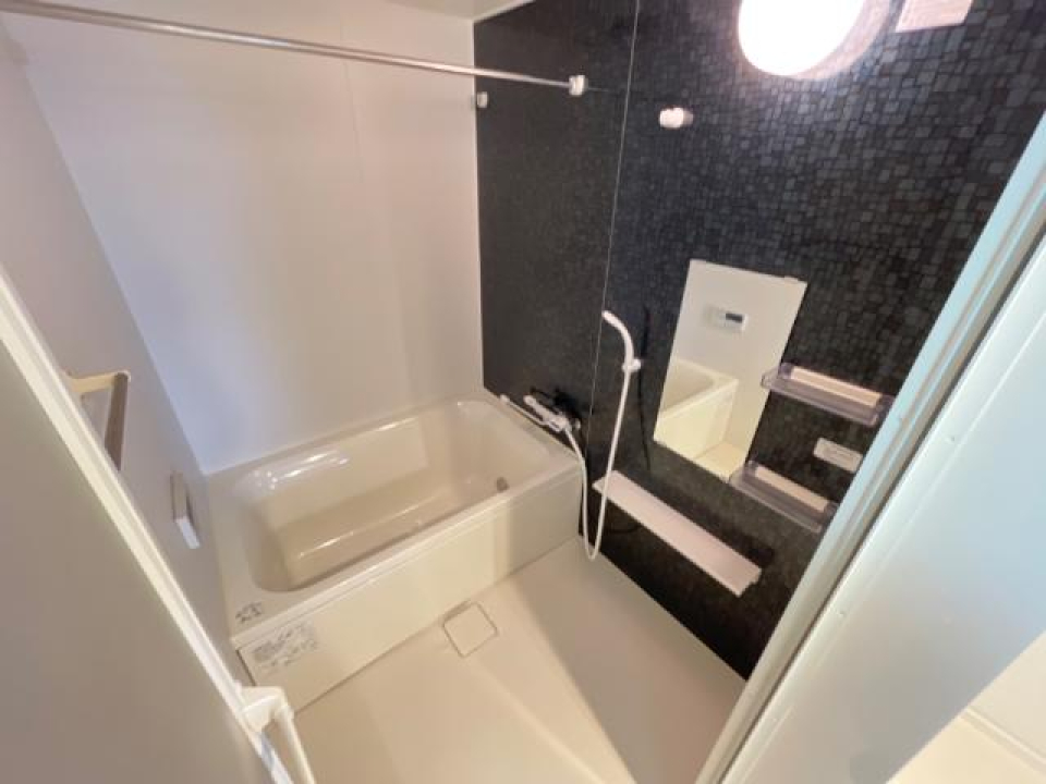 ひろびろとした浴室