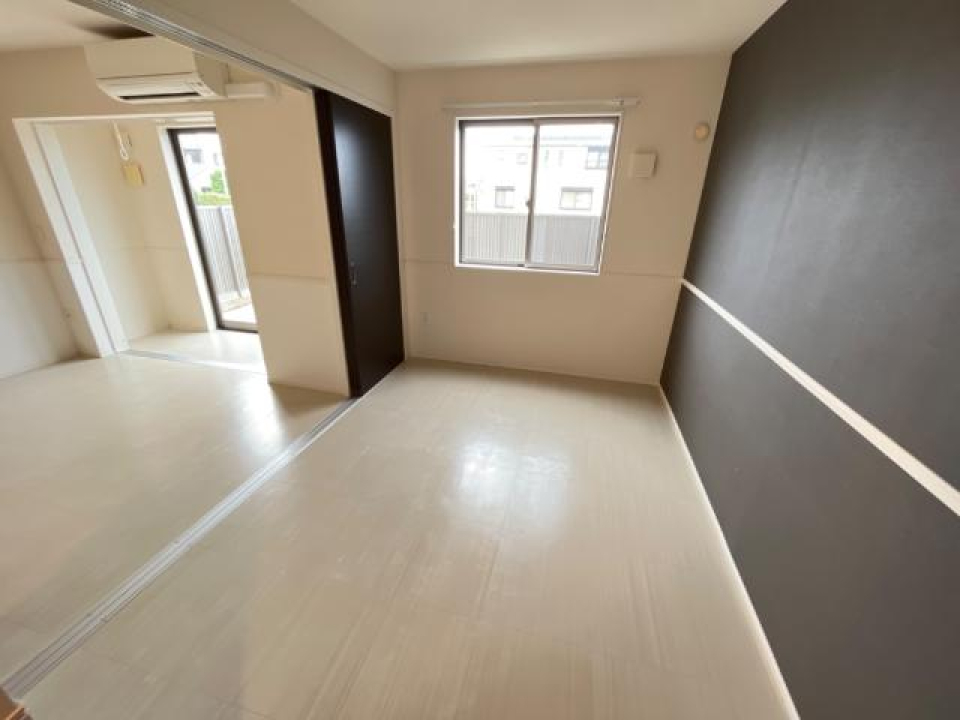 LDKの横には寝室5.3帖