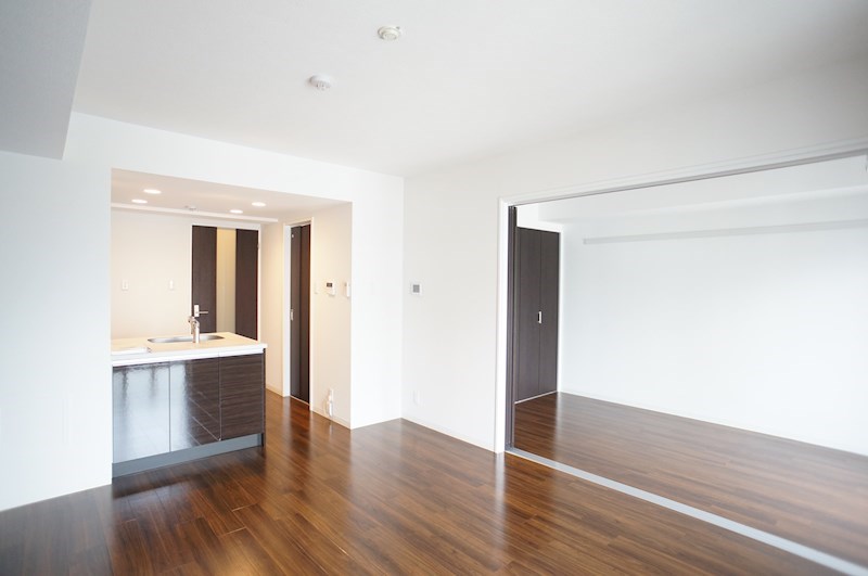 引き戸式のドアでリビングと自分空間で分けられます