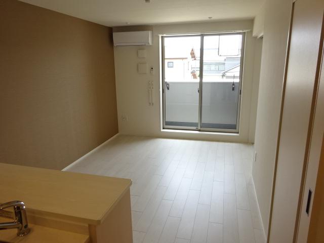 ブラウンのアクセントクロスから感じる温かい雰囲気