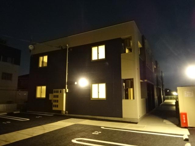 夜の外観