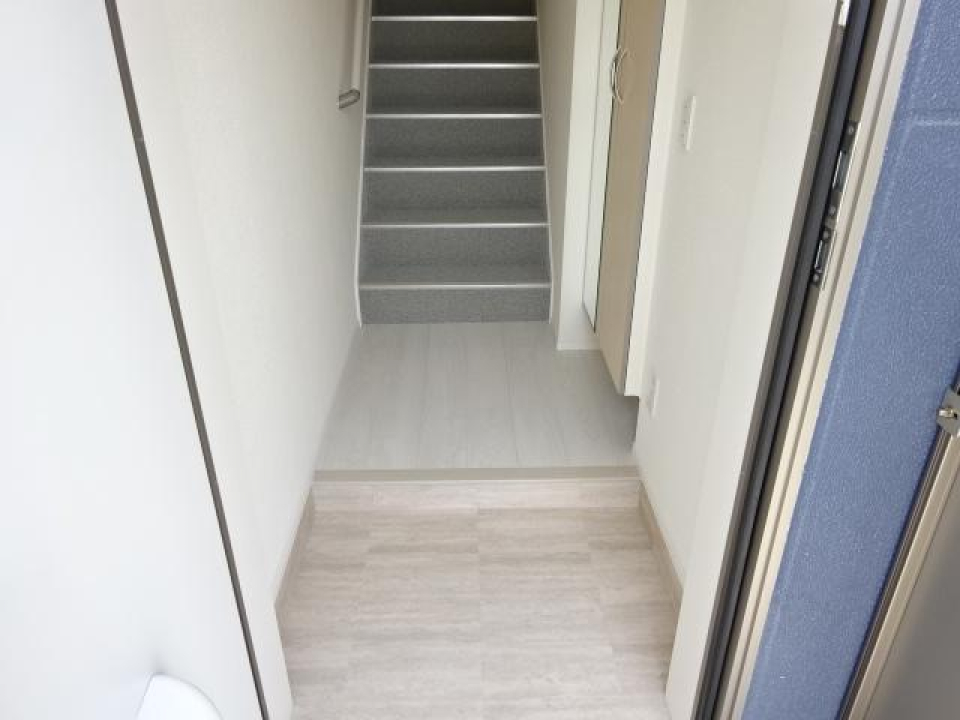 玄関のみ1階部分にあります。