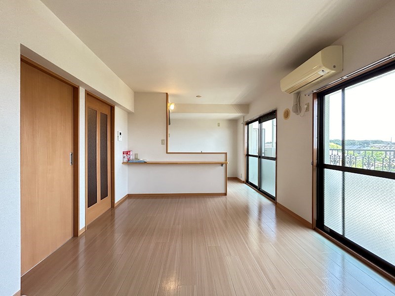 大きな窓から日当たりと解放感を感じます