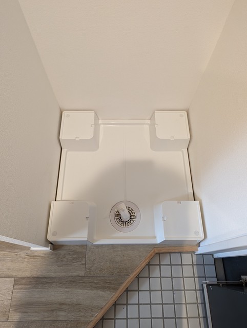 洗濯機置き場は玄関横です