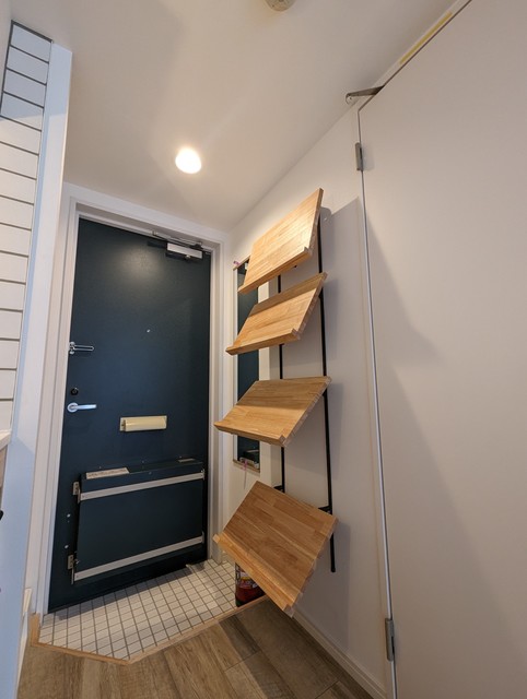 シューズラックは珍しい折りたたみタイプ