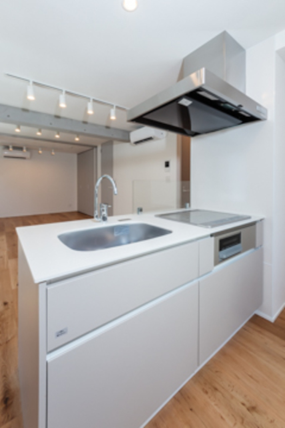 インテリアに馴染むシンプルなキッチン
※写真は同タイプ住戸です。