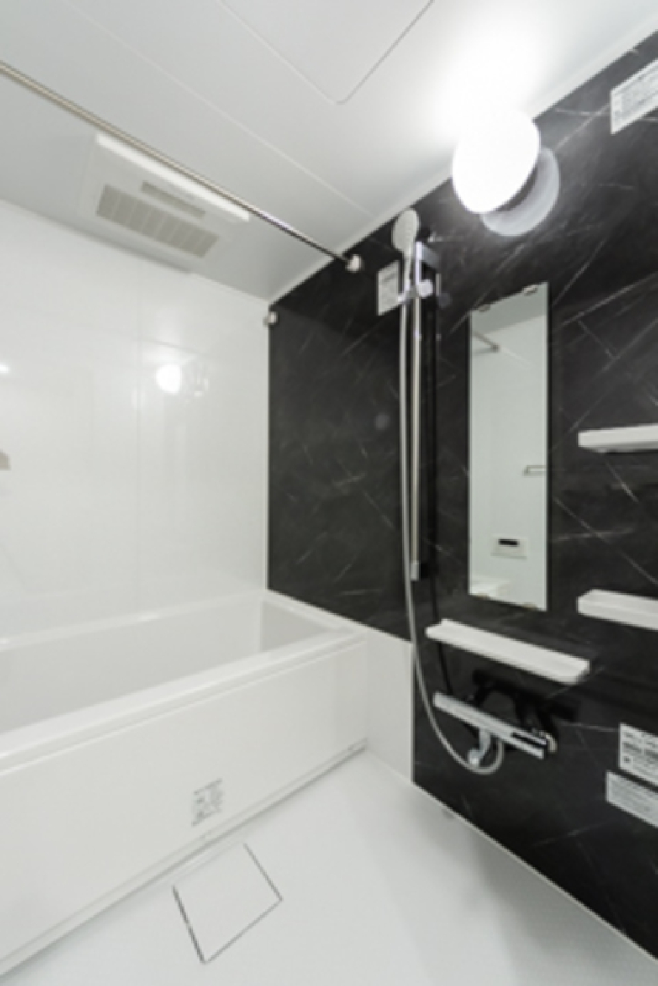 浴室乾燥機能付きのバスルーム
※写真は同タイプ住戸です。