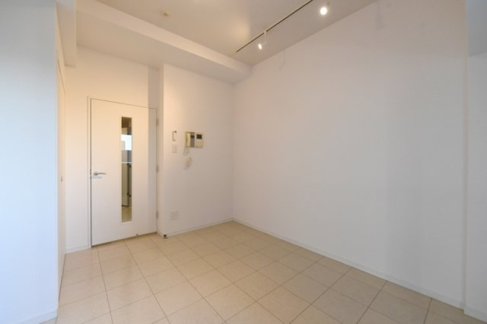 白とベージュの空間はどんなインテリアでもマッチ◎