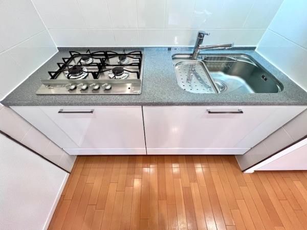 なんと4口コンロ！本格仕様です。