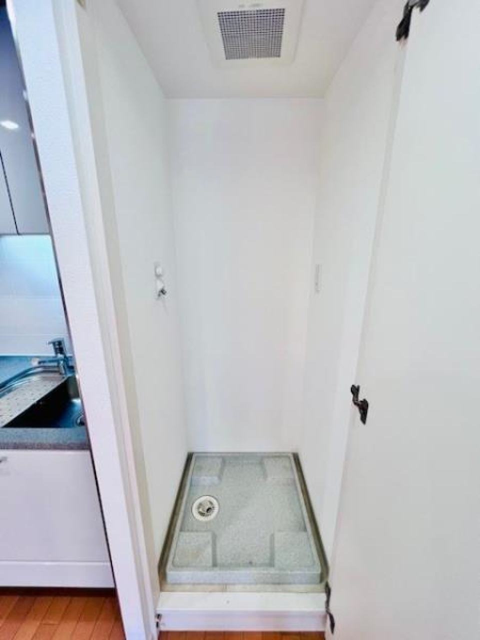 洗濯機はこちらへ。サイズは要確認です。