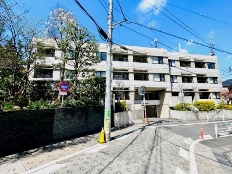 引っ越したてでも見つけやすそうな外観！