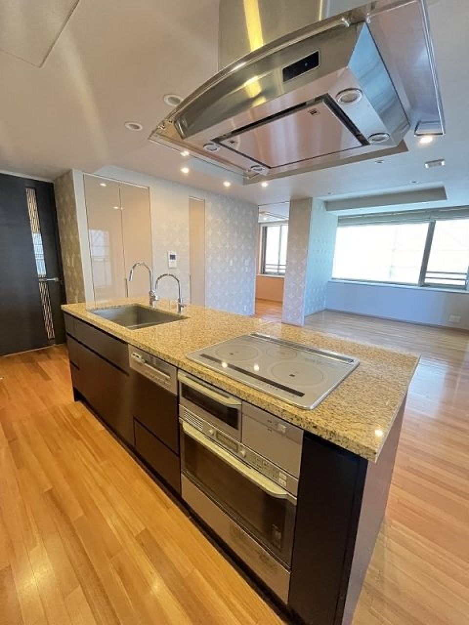 システムキッチン（2口IHコンロ・1口ラジエント・グリル付）