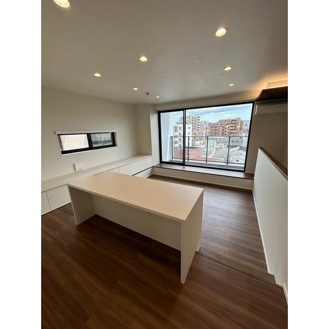 こちらは窓が正面の特等席に！