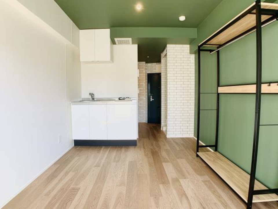 グリーンと木プラス煉瓦に締め色が効いてます