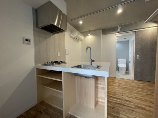 コンパクトながらこだわりが随所に感じられるお部屋です