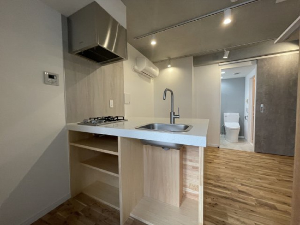 コンパクトながらこだわりが随所に感じられるお部屋です