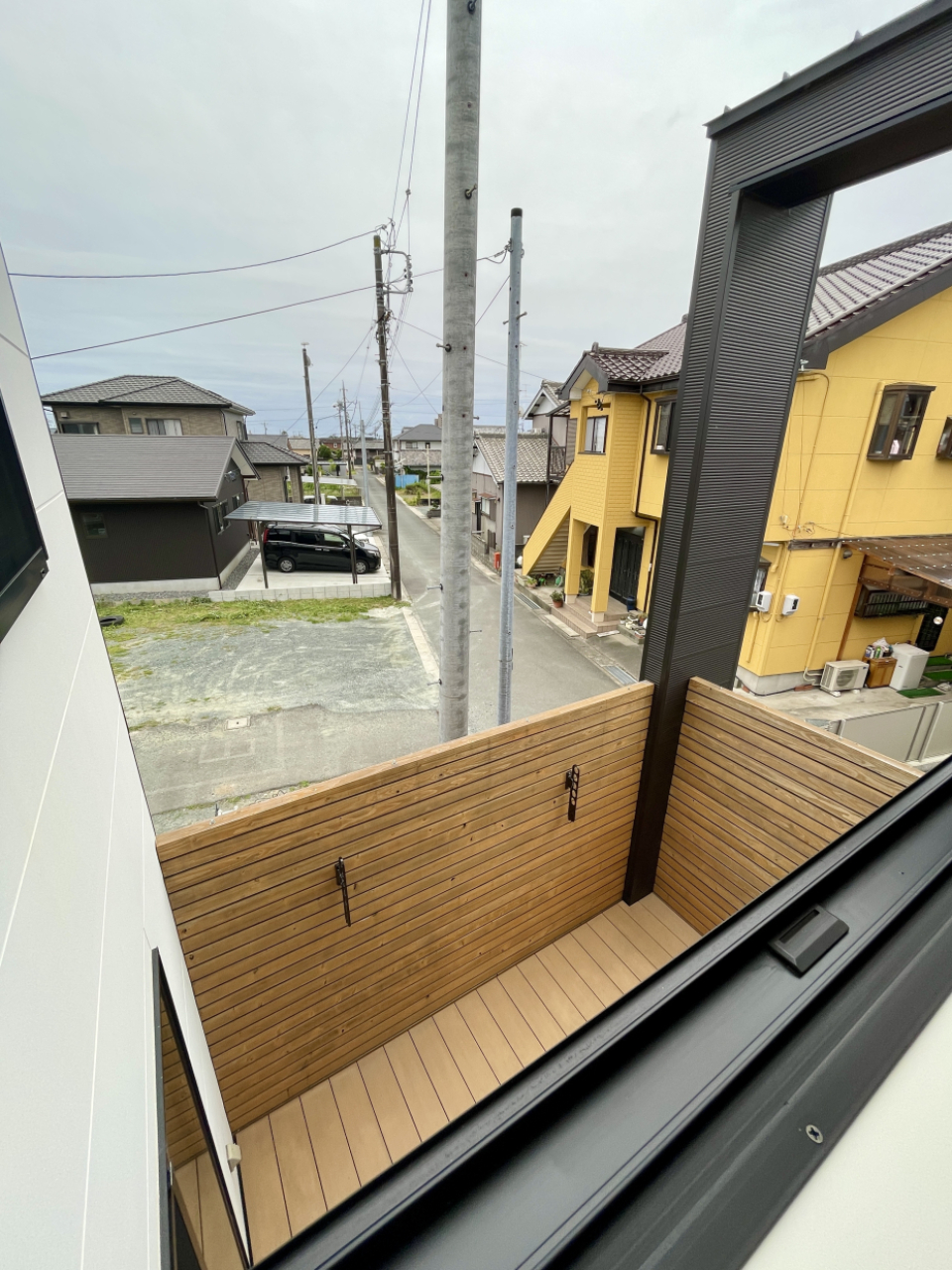 ２階からもウッドデッキの様子が見れます