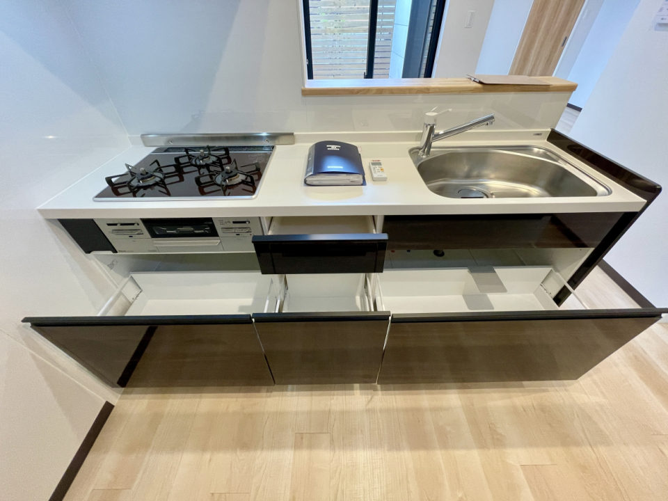 引き出しタイプの収納なので、お料理中も中身が一目瞭然！