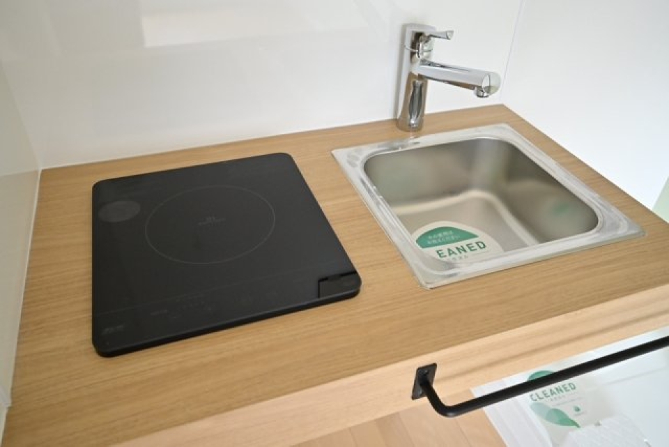 IHの1口コンロとコンパクトなシンク