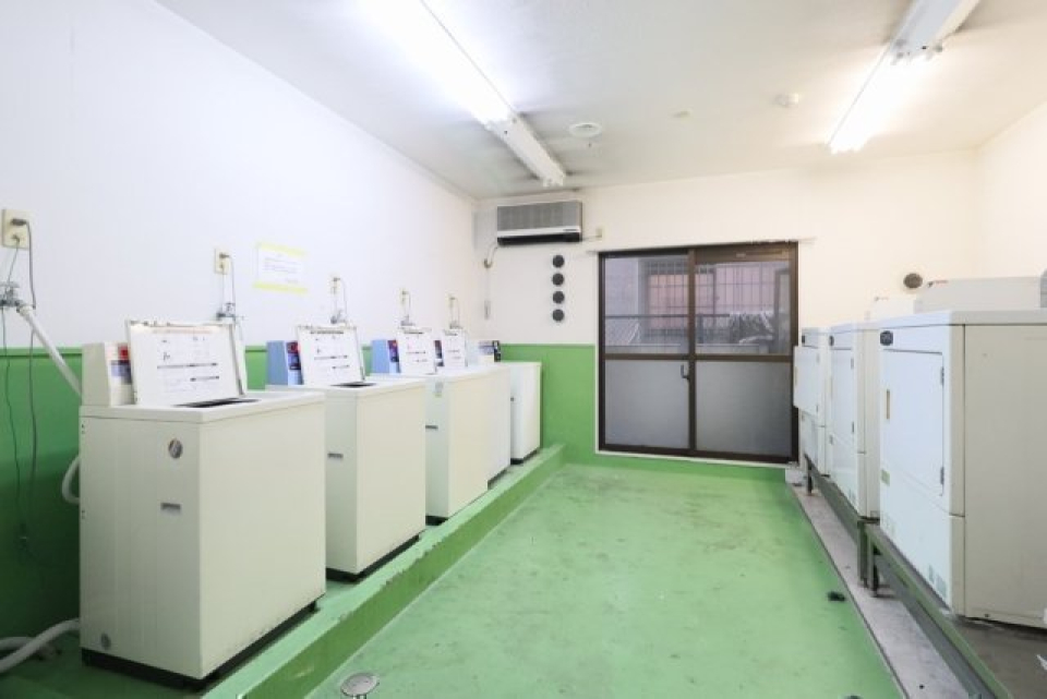 リノベ前は洗濯機置き場がなかったため、共有のランドリースペースもあるみたいです