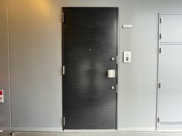 毎日ただいまーと開ける玄関ドアはこちらです。※別号室同タイプ