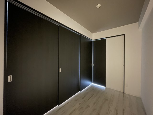 洋室の扉を閉め切ると落ち着く空間になります。※別号室同タイプ