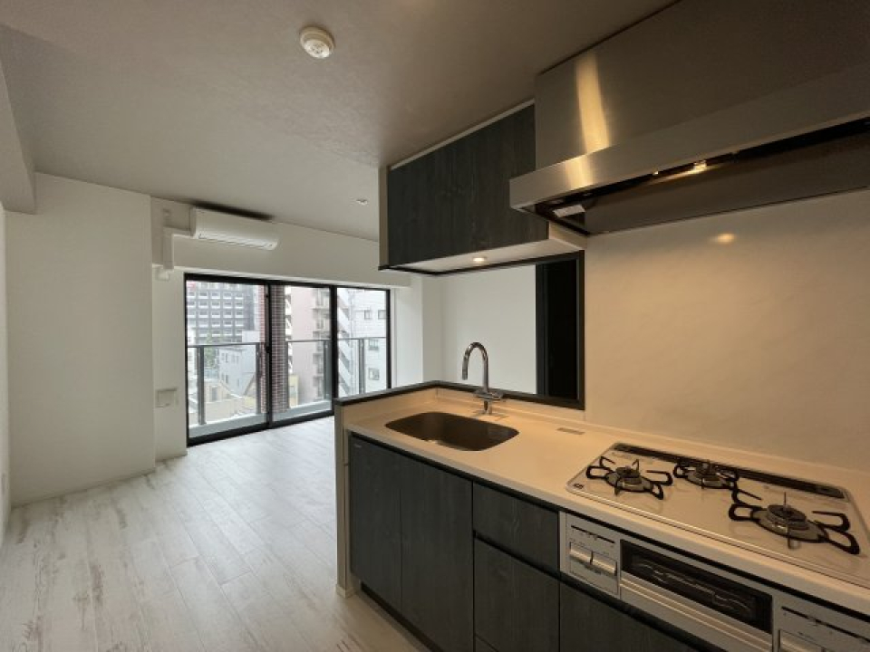 窓が大きいのでキッチンまで明るい！※別号室同タイプ