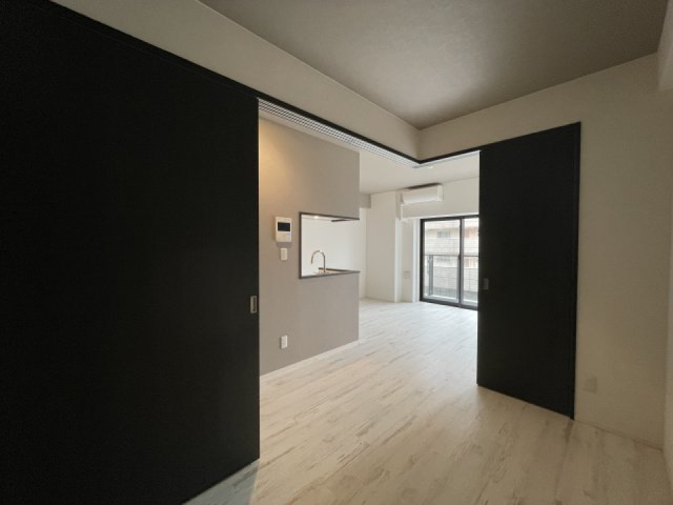 洋室から見たLDKはこんな感じ。※別号室同タイプ