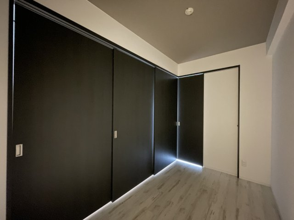 洋室の扉を閉め切ると落ち着く空間になります。※別号室同タイプ