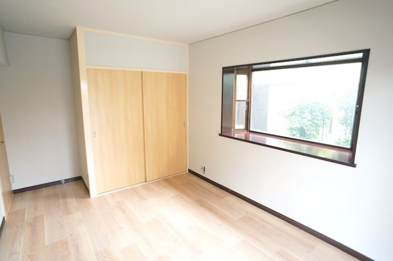 洋室①の出窓がかわいい