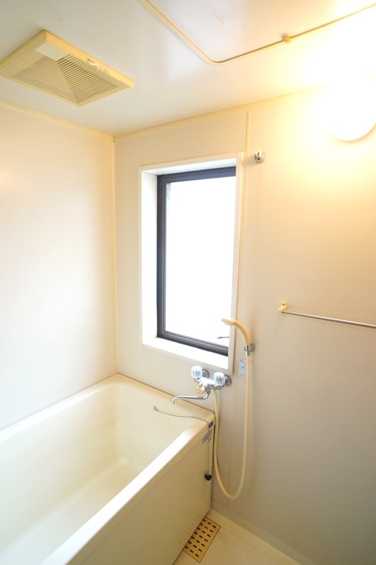 追い炊き機能の付いている浴室です。日々の疲れを癒しましょう。