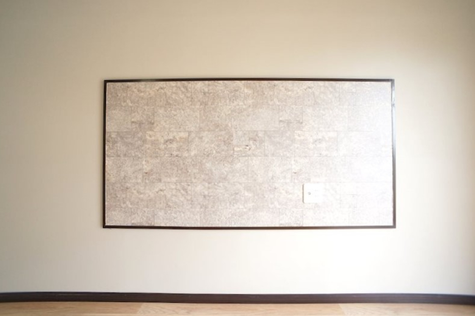 リビング・ダイニングスペースの壁の一部がアクセントになっています。