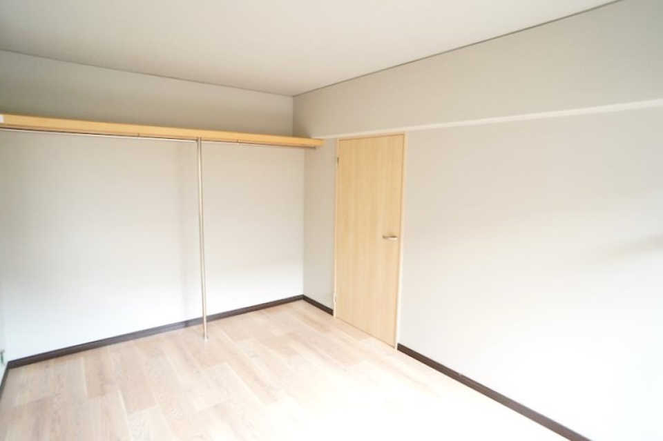 6.75帖の洋室②はオープンクローゼットです。