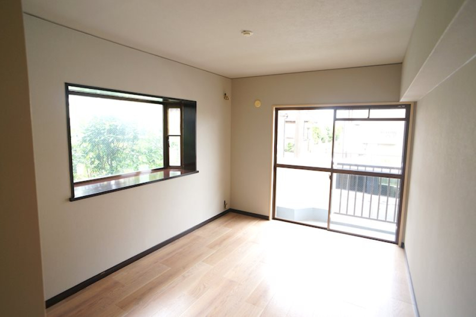 洋室①の反対からのアングルです。