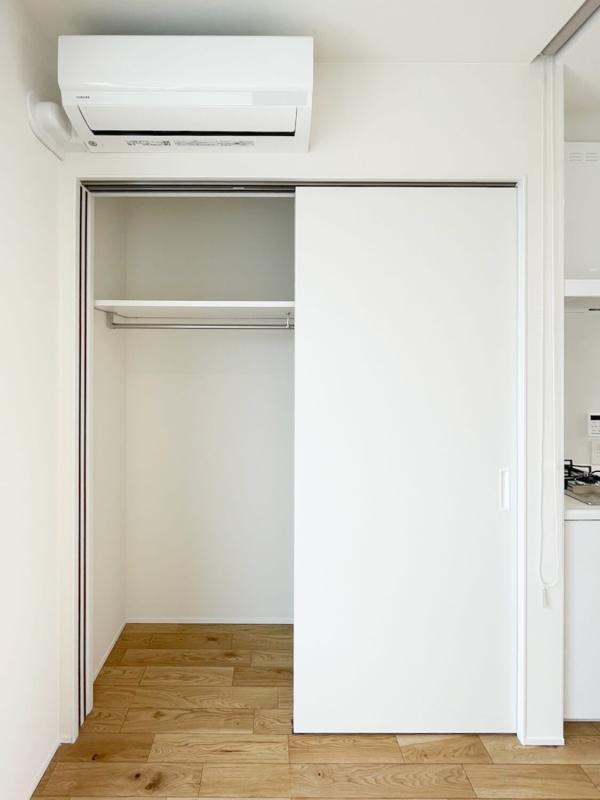 収納はこちら。扉付きなのですっきり片付けられます。