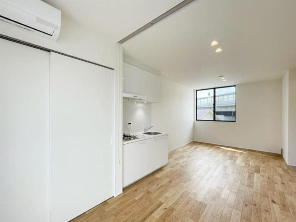 扉もフチまで真っ白でこだわりを感じます。