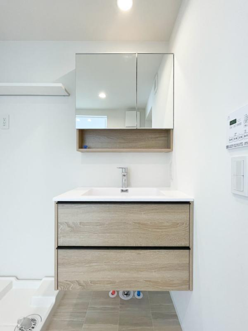 浮いているみたいな洗面台！