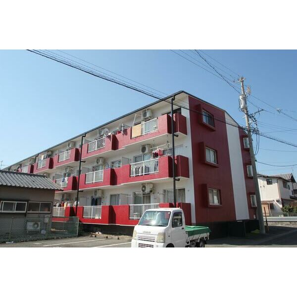 外観②　赤と白のパターンがレトロでかわいい