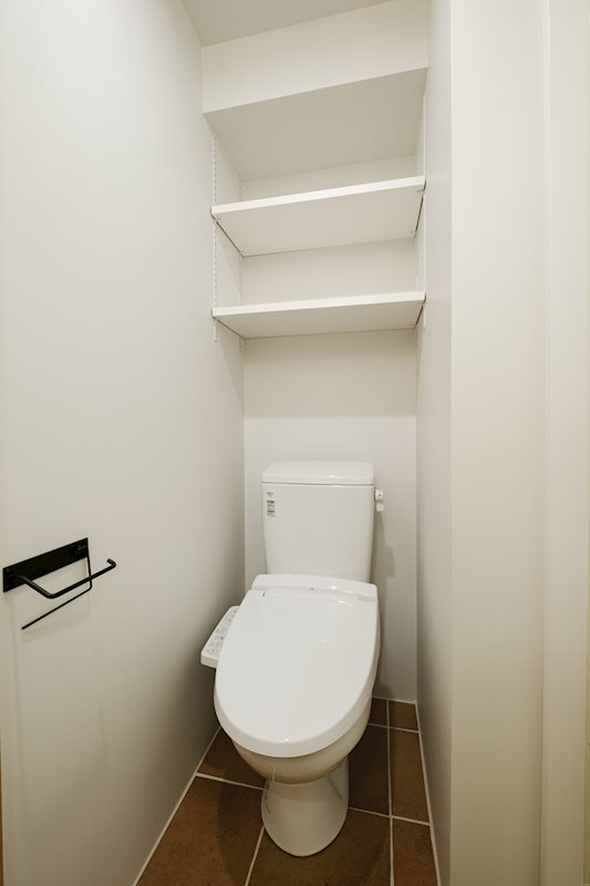 トイレもタイルで統一されていますね