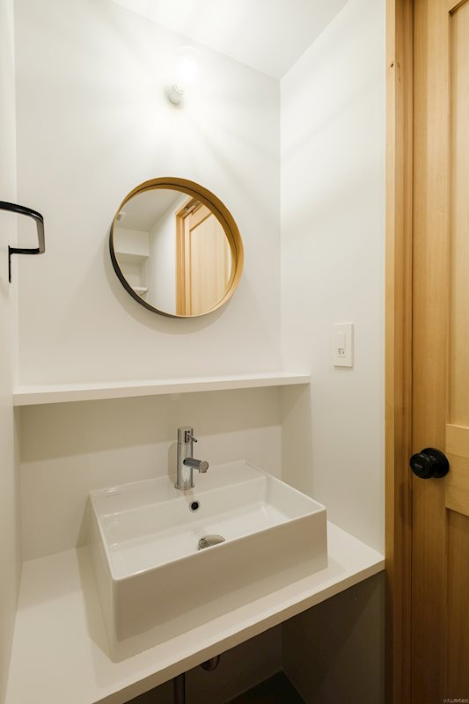 まあるい鏡がかわいらしい