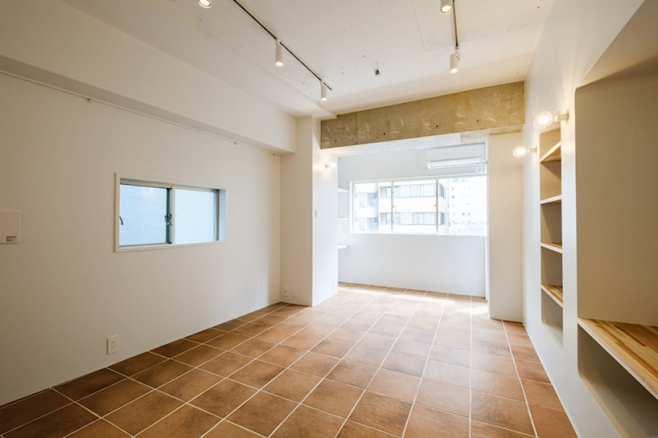 テラコッタ調のタイルが醸し出す温かみ