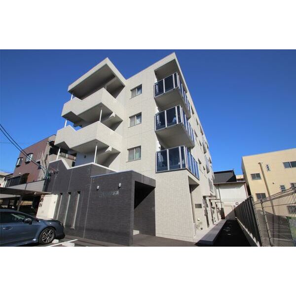 外観②　ベージュとグレーのスタイリッシュなデザイン