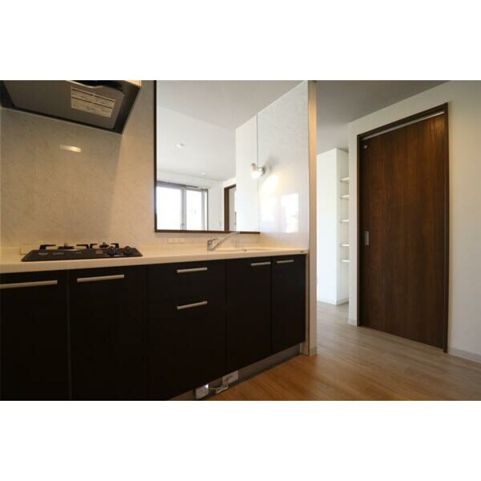 使いやすい対面式のシステムキッチン