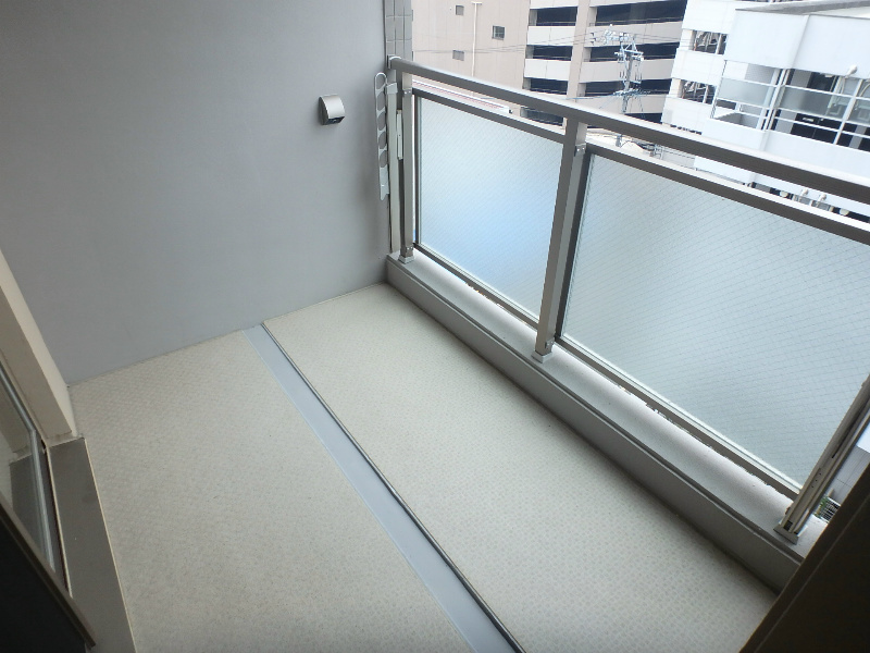 バルコニーは雨が降りこみにくい設計。