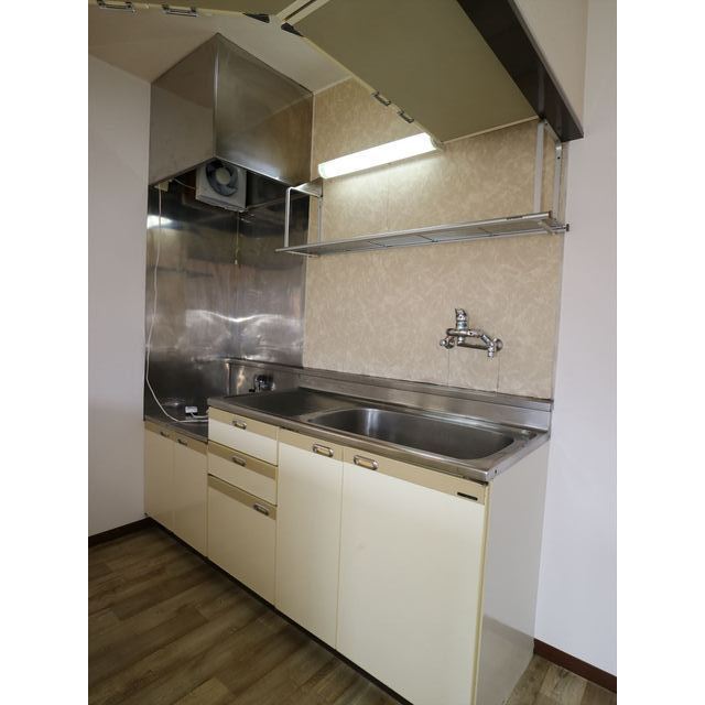 キッチンは少しレトロな印象。