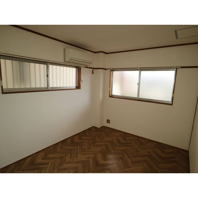 北側なので少しだけ暗いかも。