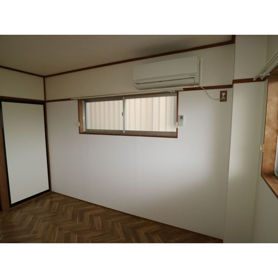 寝室にもエアコン完備