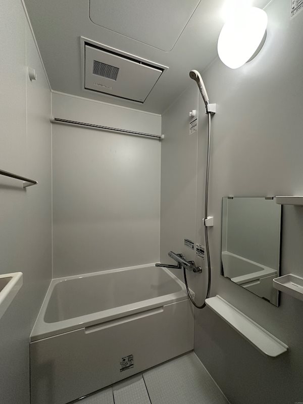 バスルームには浴室乾燥機付き